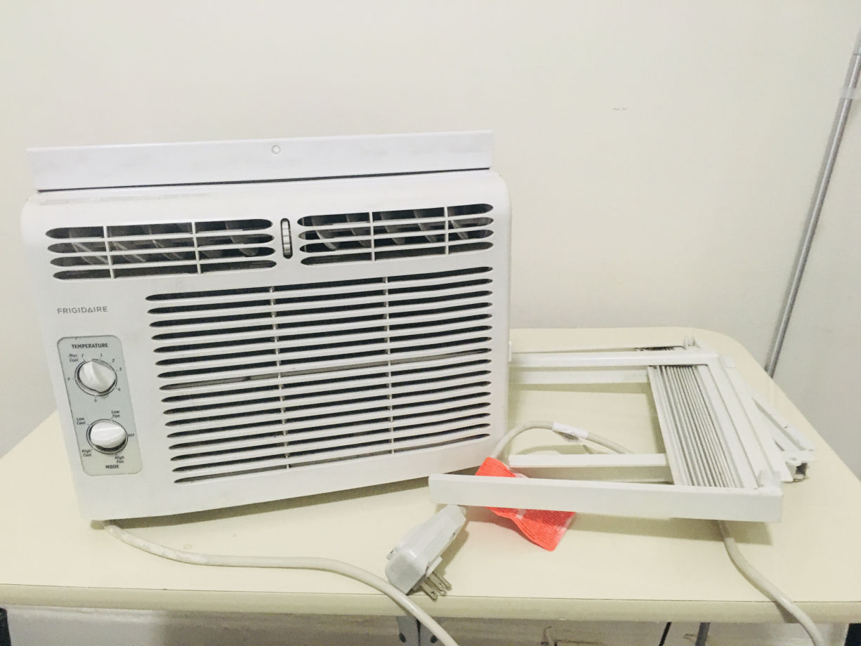 에어컨디셔너 + 날개(Air Conditioner + Wings)