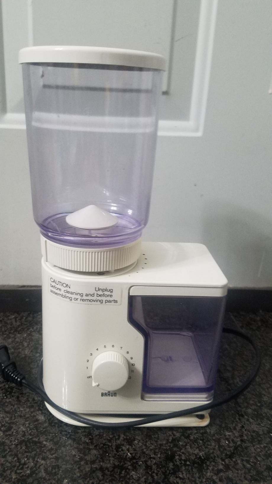 전기 Braun 4045 coffee burr grinder 팝니다.