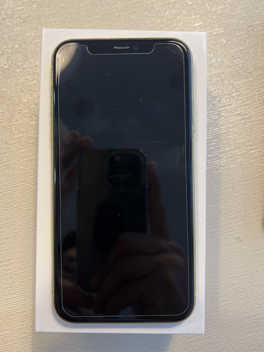 아이폰 11 yellow 128GB (언락폰) in Queens, NY