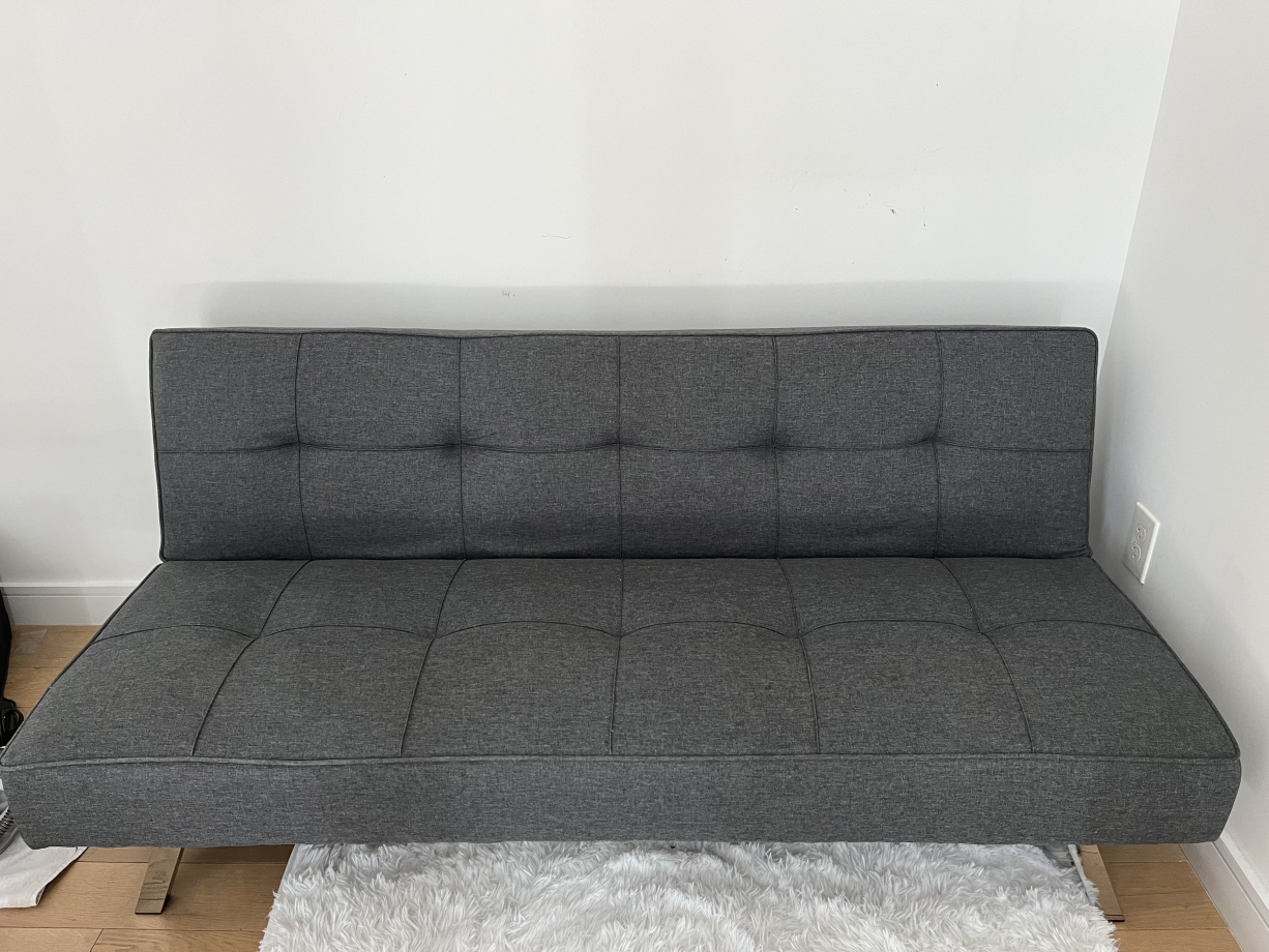 Futon(소파 배드), 의자 두개, 사진 액자(프레임) 3개