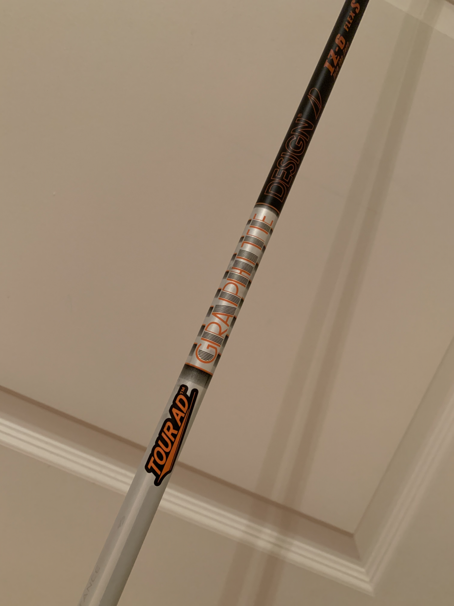 Manche De Driver Graphite Design Tour AD IZ-6 – Rigide – 42″ Avec Adaptateur Taylormade