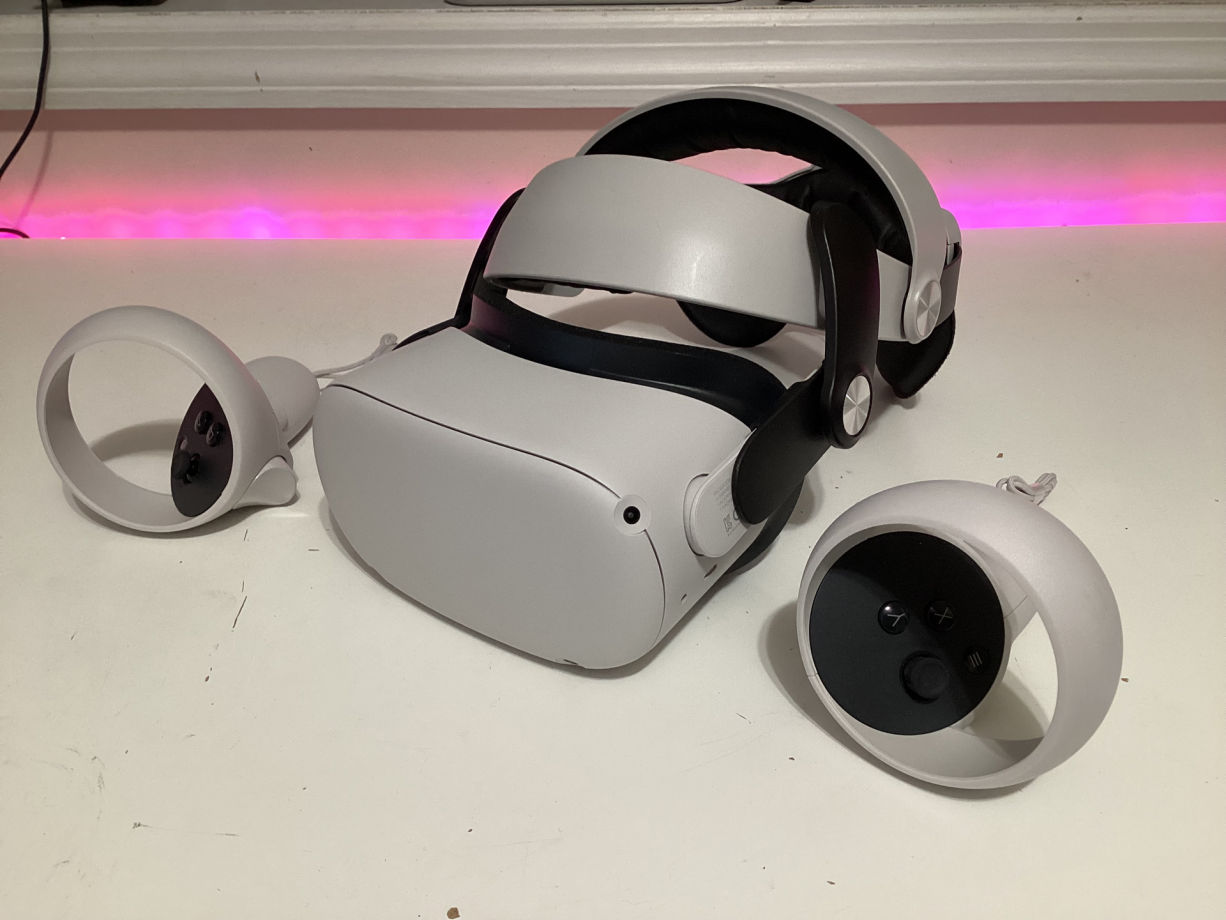 Oculus QUEST 2 128GB VR 헤드셋 팝니다