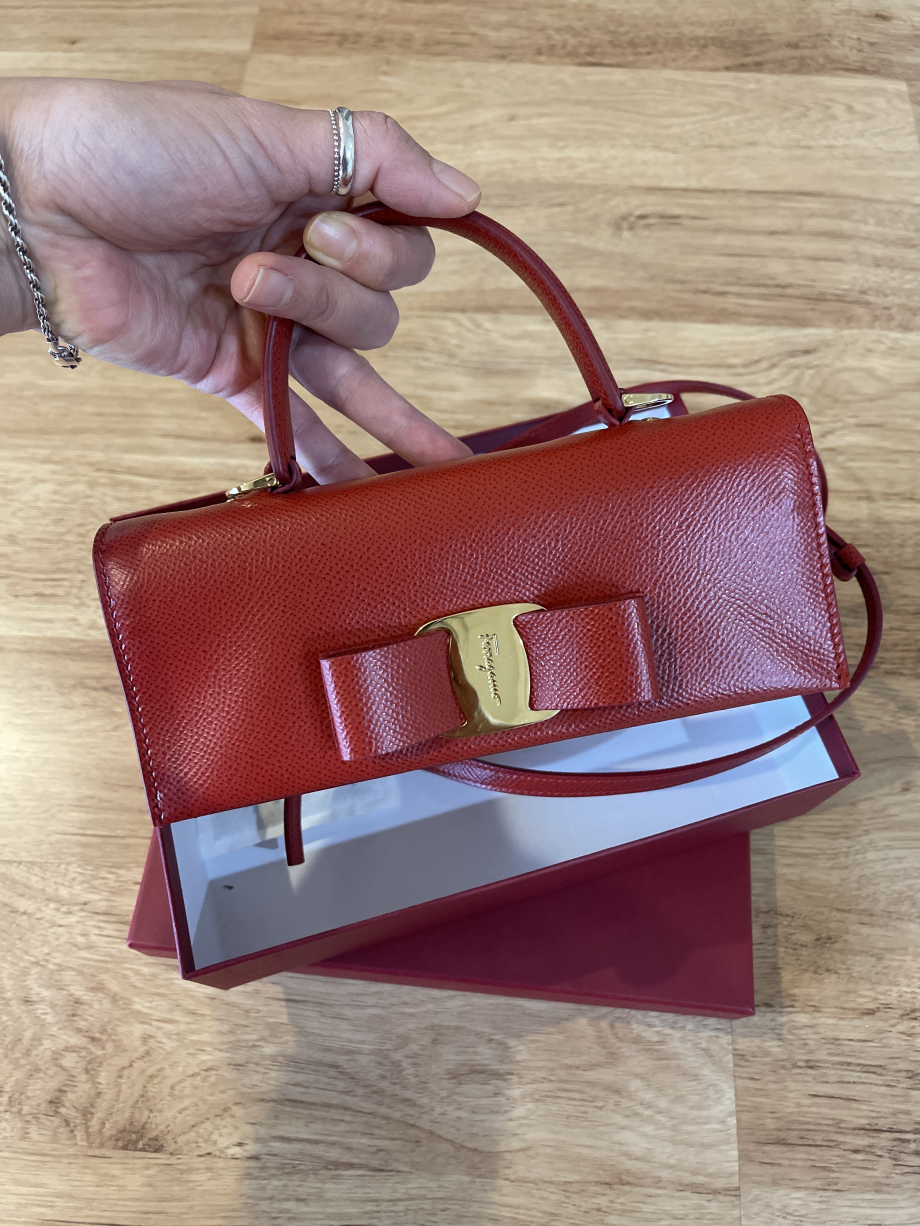 페라가모 지갑겸 크로스백 NWT Salvatore Ferragamo Leather WOC