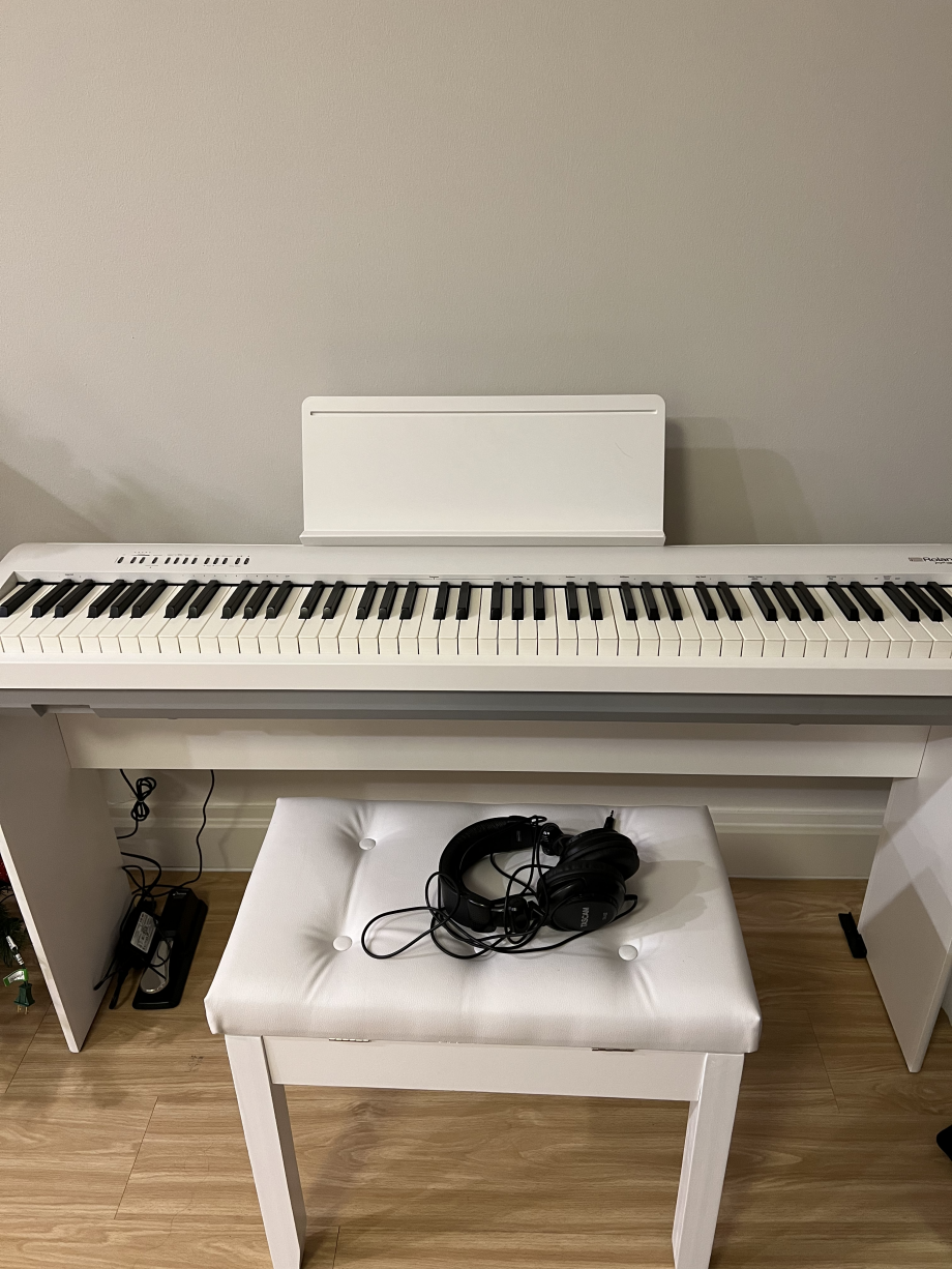 yamaha-p-125-roland-fp-30x